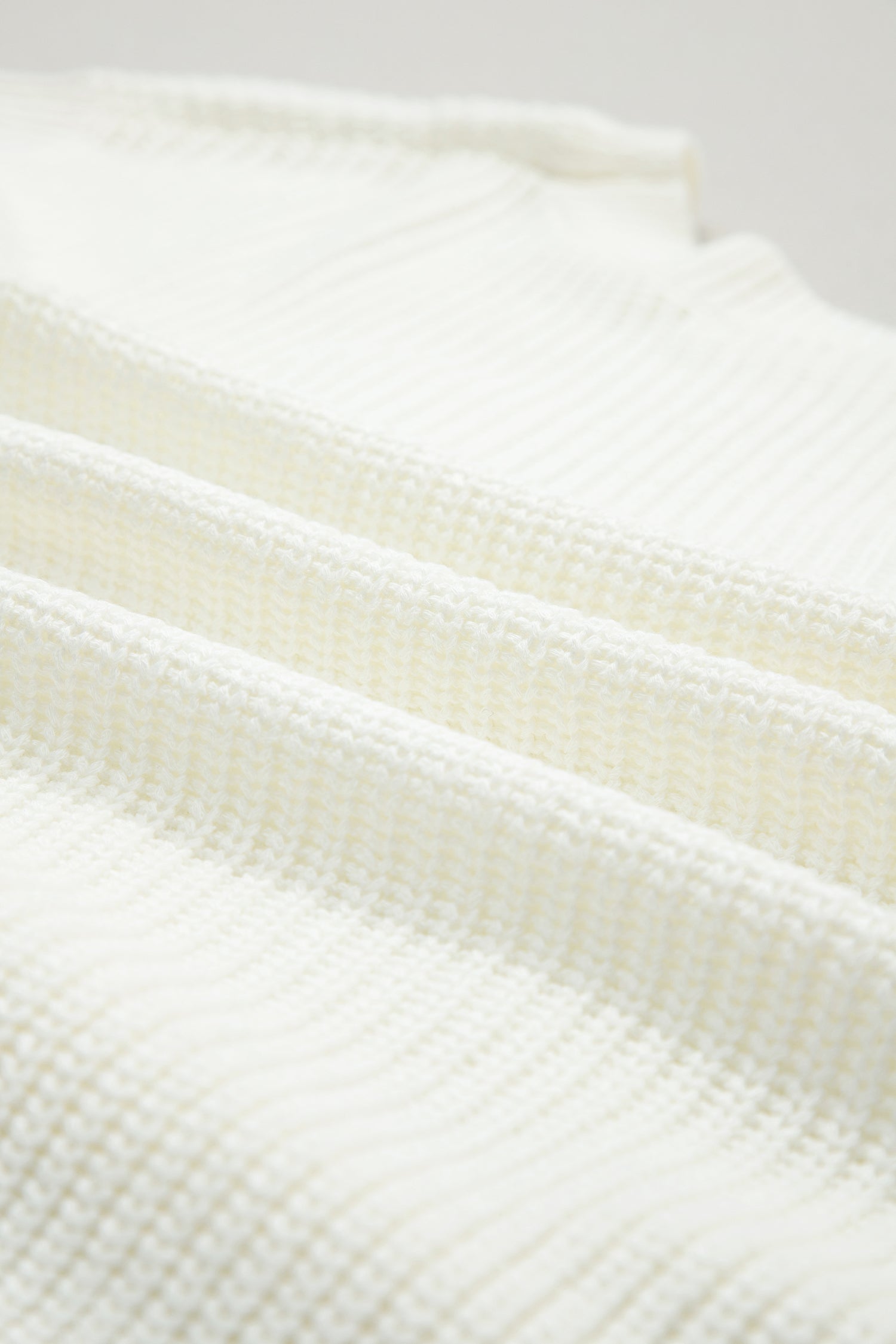 White Crochet Horseshoe Short Sleeve Knit Sweater