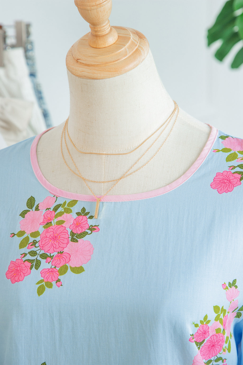 Sky Blue Floral Print Button Cuffed 3/4 Sleeve Round Neck Blouse