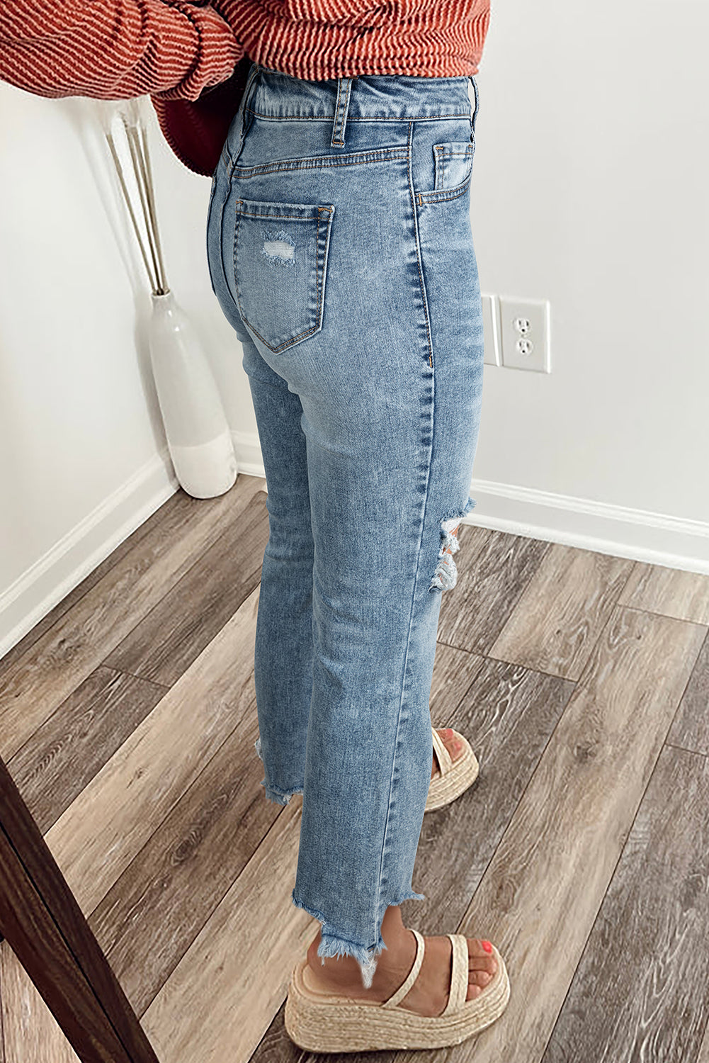 Ripped Open Knee Fit Flare Jeans