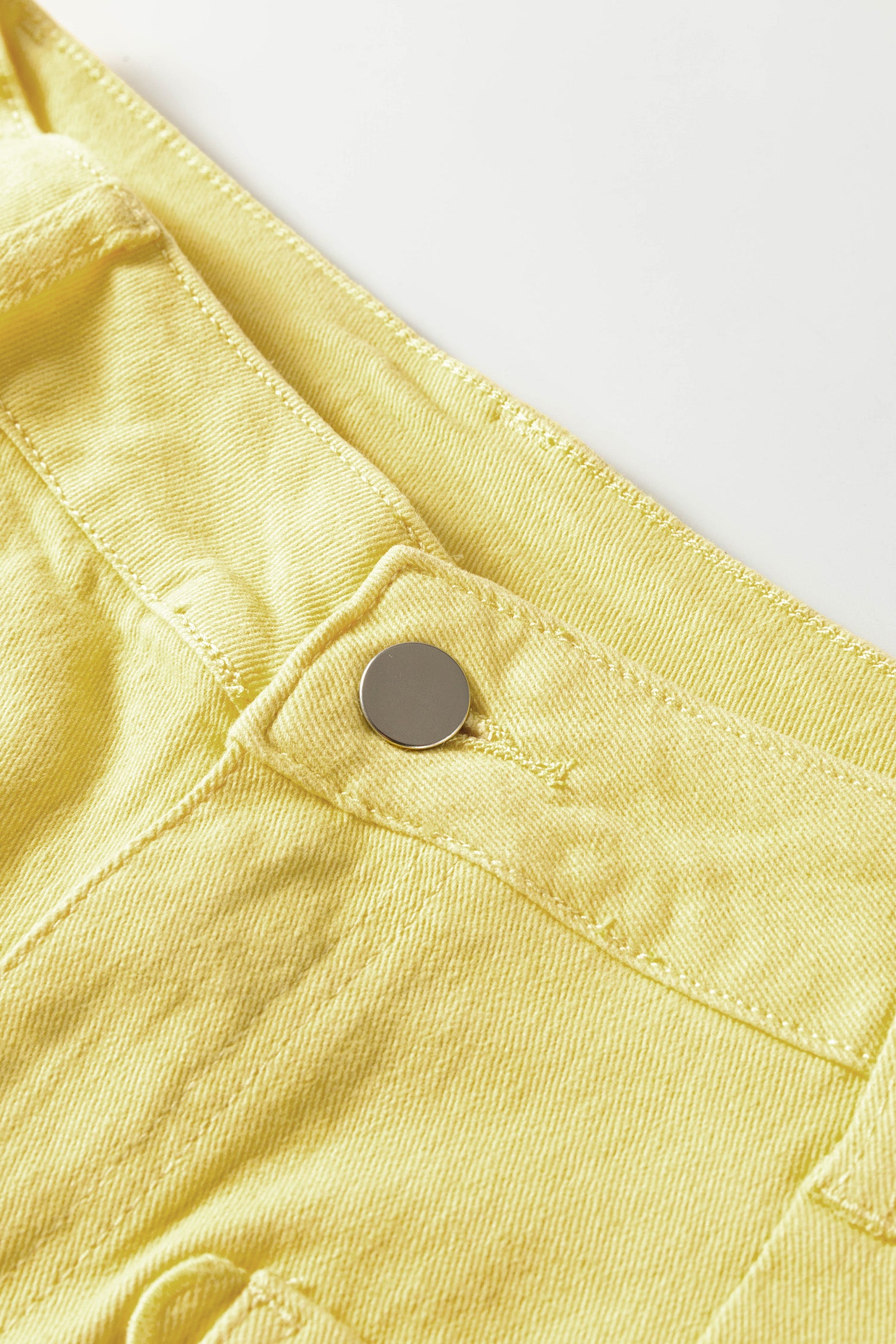 White Solid Color Scalloped Patch Pocket Shift Jeans