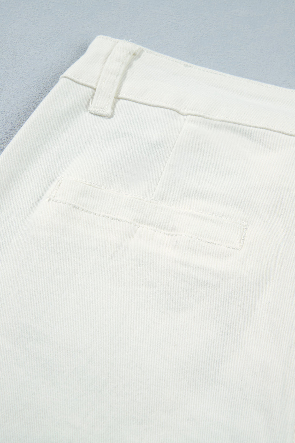 White Solid Color Scalloped Patch Pocket Shift Jeans