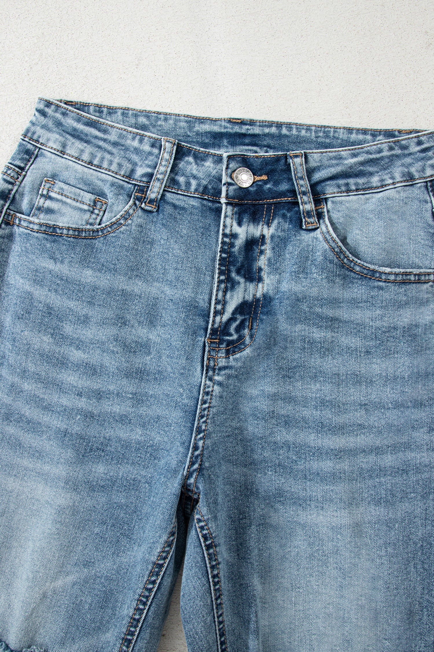 Ripped Open Knee Fit Flare Jeans