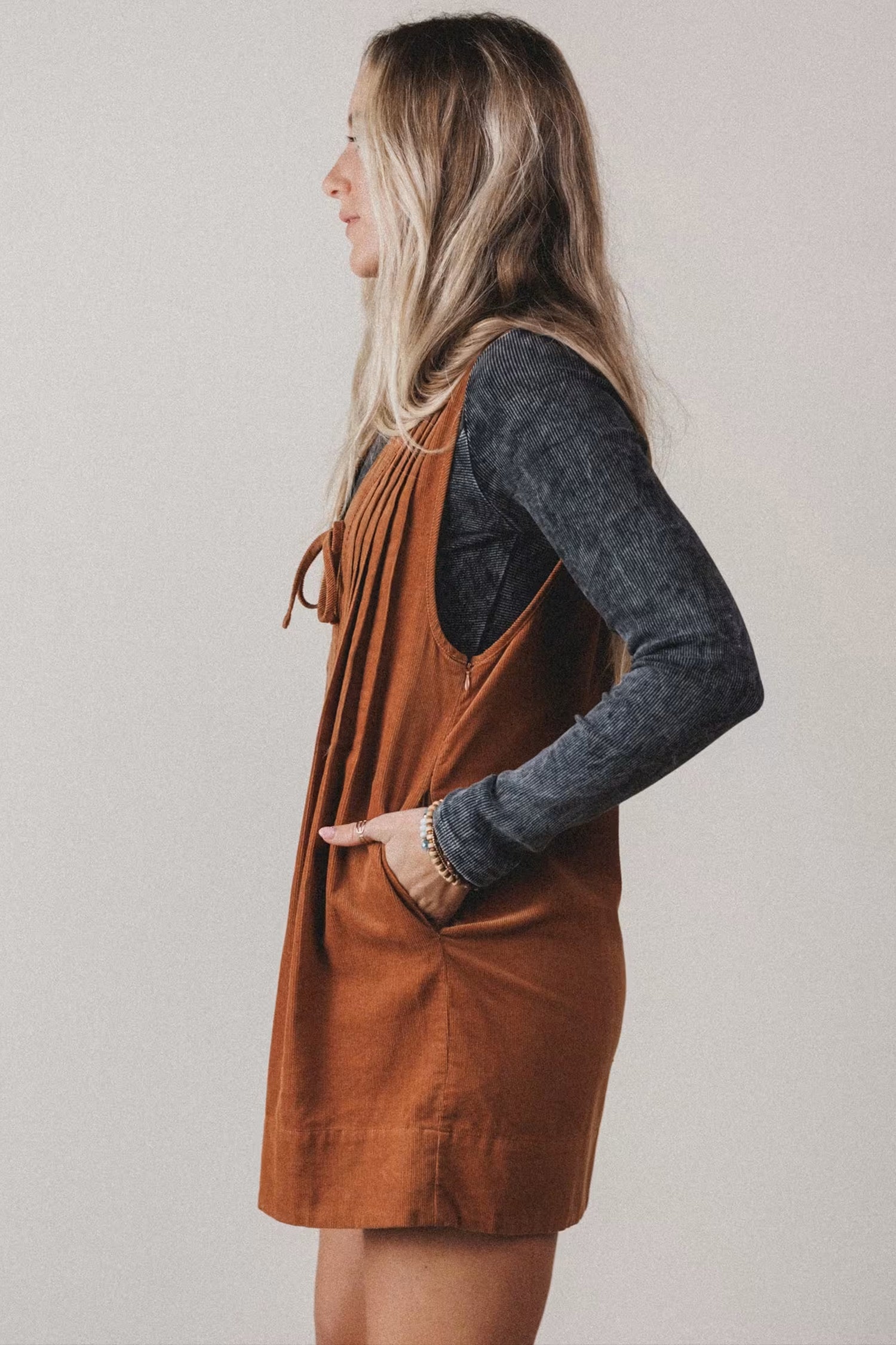 Cinnamon Solid Color Tie V Neck Sleeveless Corduroy Romper